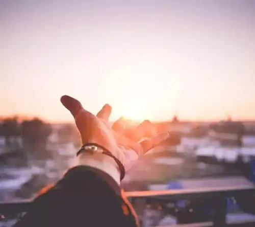 人到中年,需要一个异性知己
