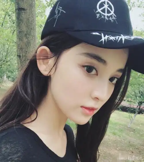 古力娜扎端午节晒旧照,怀念长发飘飘的自己
