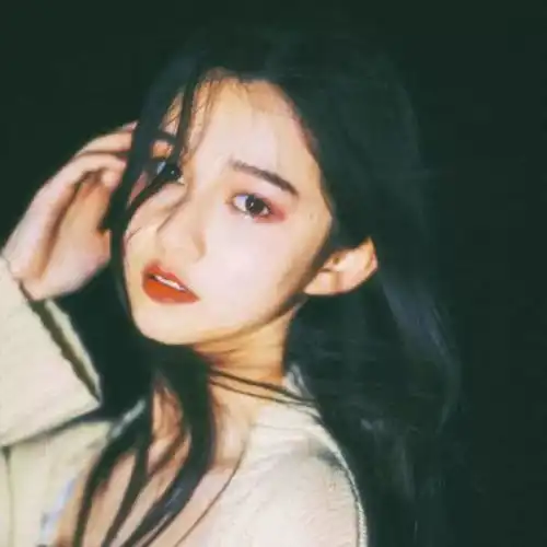 头像以后我会珍惜身边的每一个人但不会在挽留任何人
