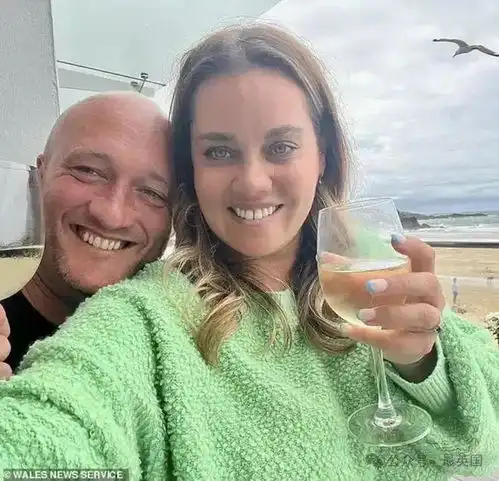 39岁英国三娃母亲为公公致悼词时心脏骤停倒地身亡没有心脏病史
