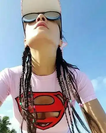 50岁阿姨胸部完爆18岁少女,原因是每天做两个小时......
