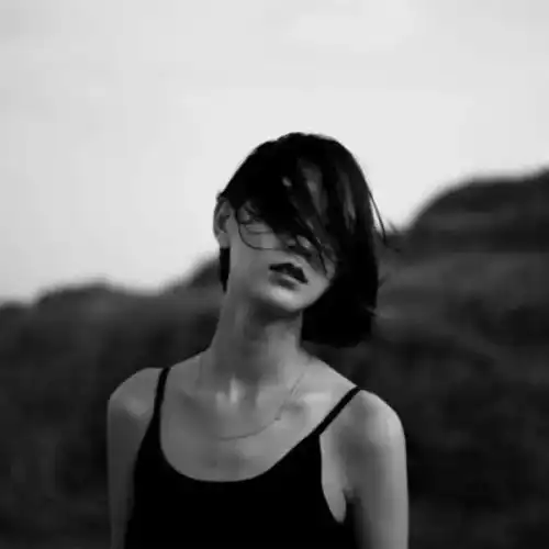 头像很心酸吧那么喜欢的人却没办法拥有
