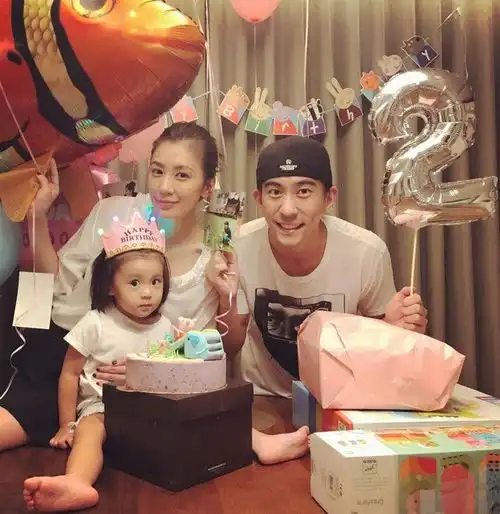 贾静雯三个女儿颜值不俗,妈妈长得很漂亮,孩子的基因不会差
