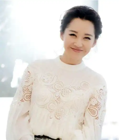 年过半百的小女人许晴50岁生日感慨万千,为青春永驻宁愿单身
