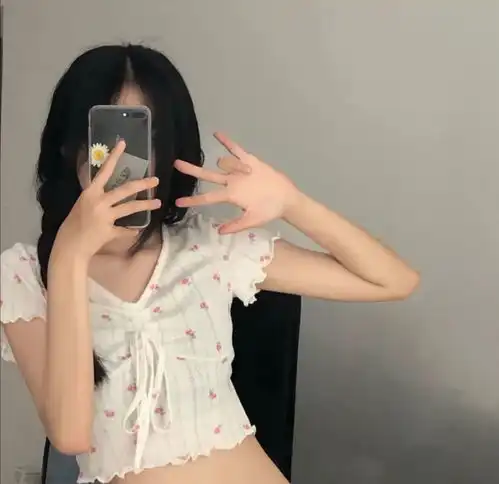 招桃花温柔小众真人女生头像312
