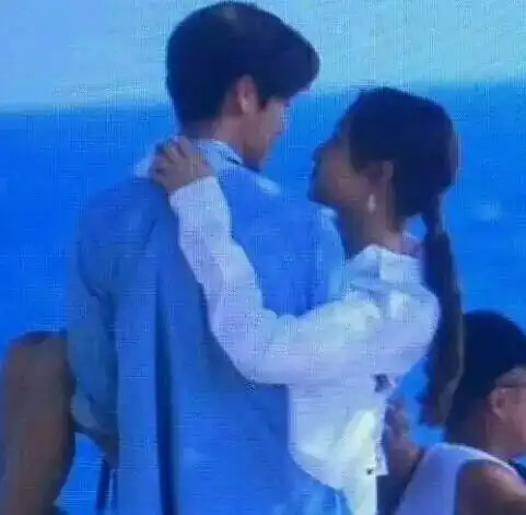 鹿晗关晓彤新剧开播,人设剧情一言难尽这是公费恋爱啊....
