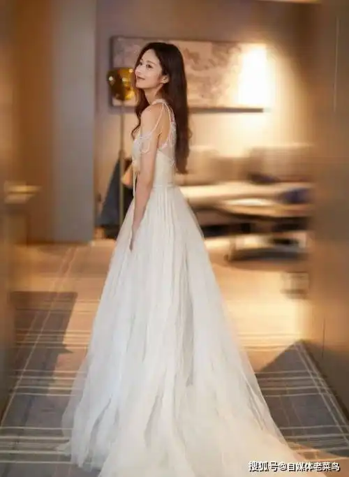 出身平凡的颖儿,终究实现了自己的逆袭,如今家庭幸福美满
