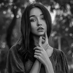 90后帅哥拍女神你没见过的冷艳性感人像
