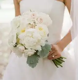 抛手捧花的意义结婚时的捧花有什么寓意
