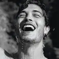 满脸胡子沧桑大叔图片微信头像图片大全
