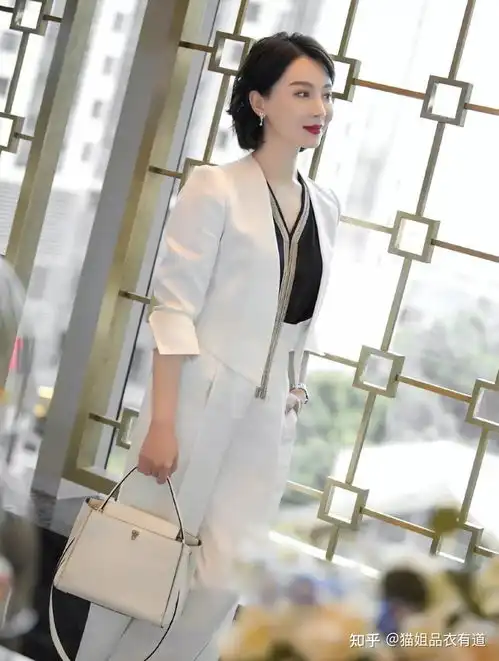 那些将基础款穿好看的女人,背后都藏着什么秘密这里揭秘给你看
