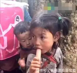 大山里的贫困留守娃,第一次吃火腿肠,接下来一幕心疼哭了
