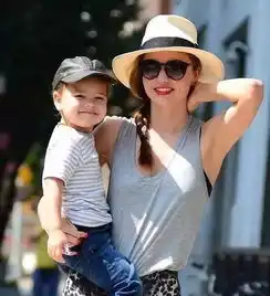 这个新年,女神高圆圆带你玩转帽子戏法
