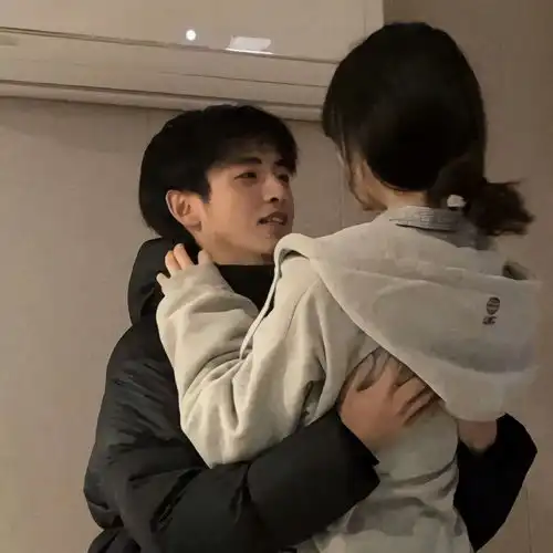 男生真的吃醋了,才会发你4字qq,丫头再不哄就要变别人的小奶狗了
