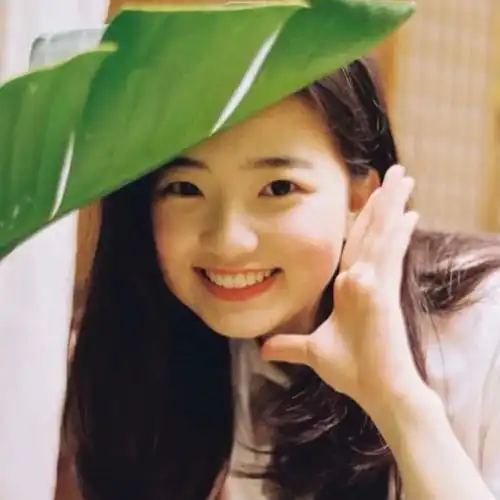 女生头像你笑着就很好
