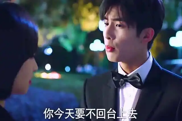 奶狗男友霸气表白,女友却扭头就走,最后给我虐哭了
