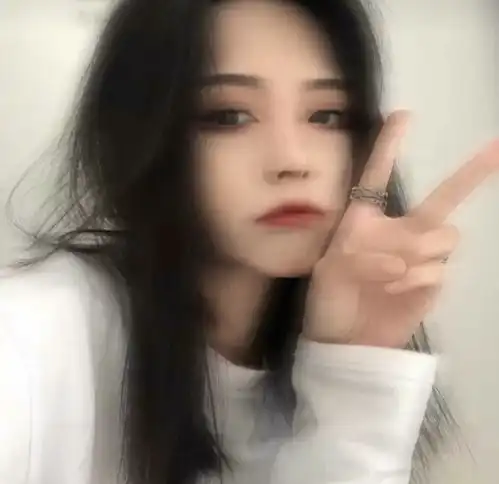 ins模糊女生头像
