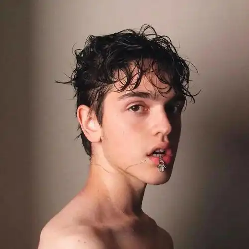 男生头像想好好的爱一个人
