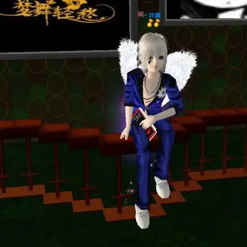 qq旋舞里女生搭配雪白心翼翅膀配什么yy最适合最好看
