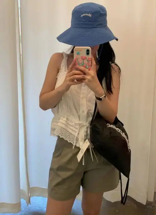 ins时尚博主linenne少女感夏日的氛围穿搭
