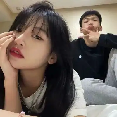 2023青春爱意情侣图片
