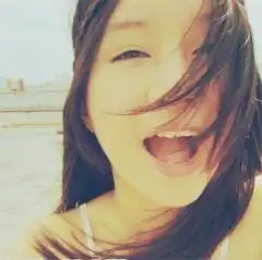 闪动大声喊叫的女生头像
