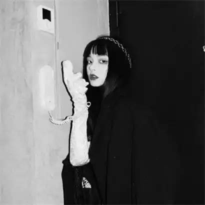 眼中带着杀气有点无敌了,霸气头像女生超拽冷酷
