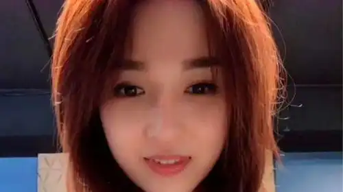 最近这个音乐火了,小姐姐唱的萨瓦迪卡我都以为她是泰国人了
