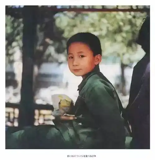 摄影36年前,一个日本摄影师在中国偷拍的照片,很多人看哭
