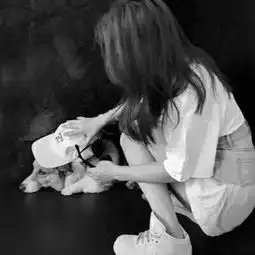 我拿着枪指着你的头,你却先把匕首心情说说我要个性网
