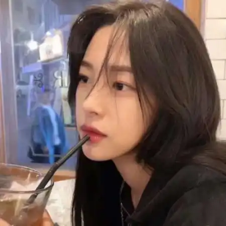 非主流女生qq头像,可爱系的美女卖萌的
