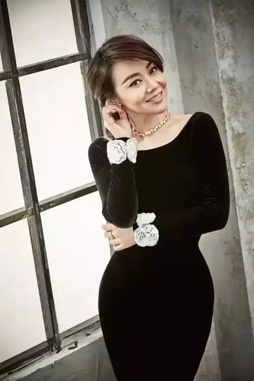 女谐星不是只能扮丑么马丽和闫妮却美成了这样

