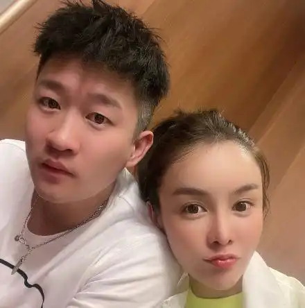 曹云金深夜强拉女生上车,女生曝光二人关系,郭德纲却无故躺枪
