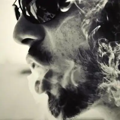 成熟男人抽烟头像,很社会的大叔
