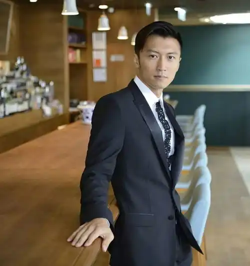 扒黍说白百何糊了钟楚曦越拽越红嘉行为啥捧台湾男星胡歌要闯好莱坞谢霆锋为什么不拍戏了
