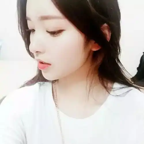 女生头像先说爱的人先不爱
