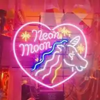 霓虹灯女生头像夜晚霓虹灯下的女生头像
