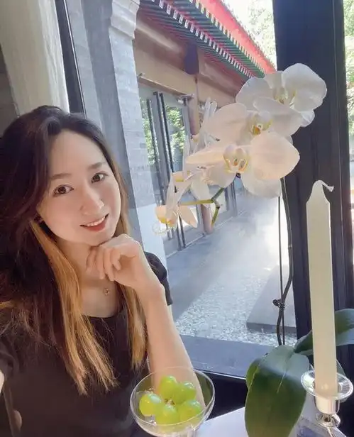 好久不见前女排国手晒美照秀曼妙身材,风情万种明艳动人
