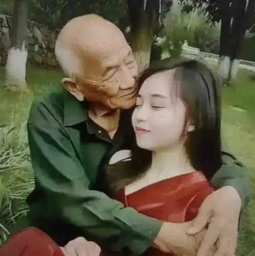 深圳75岁富豪,花300万彩礼娶24岁女子,两人经常晒恩爱照片
