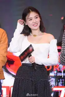 马思纯复古风白衣优雅淑女范
