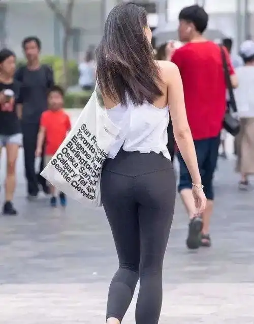 漂亮姐妹花逛街
