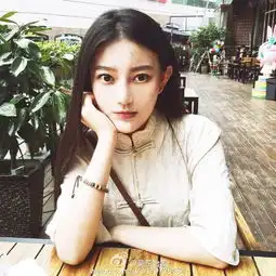 女院校花晒唯美写真容颜精致神似张馨予
