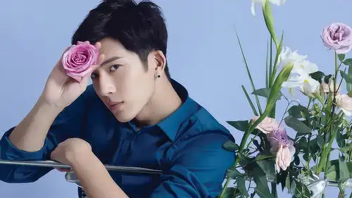 井柏然十分的阳光帅气,男神的外表太吸引人了
