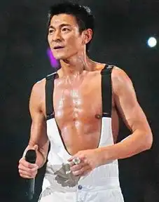 盘点性感胸肌让女粉丝尖叫的10大男星
