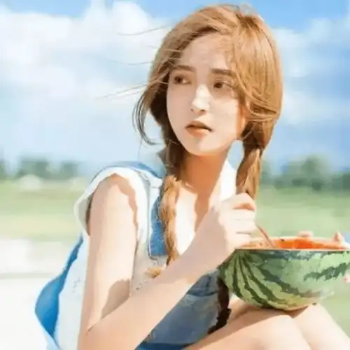 搞笑gif趣图姑娘,你终于还是对我出手了
