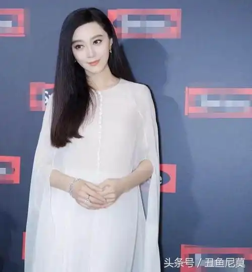 范冰冰巩俐刘涛冰雪女王造型疑撞衫,皮肤白到发光几乎无血色
