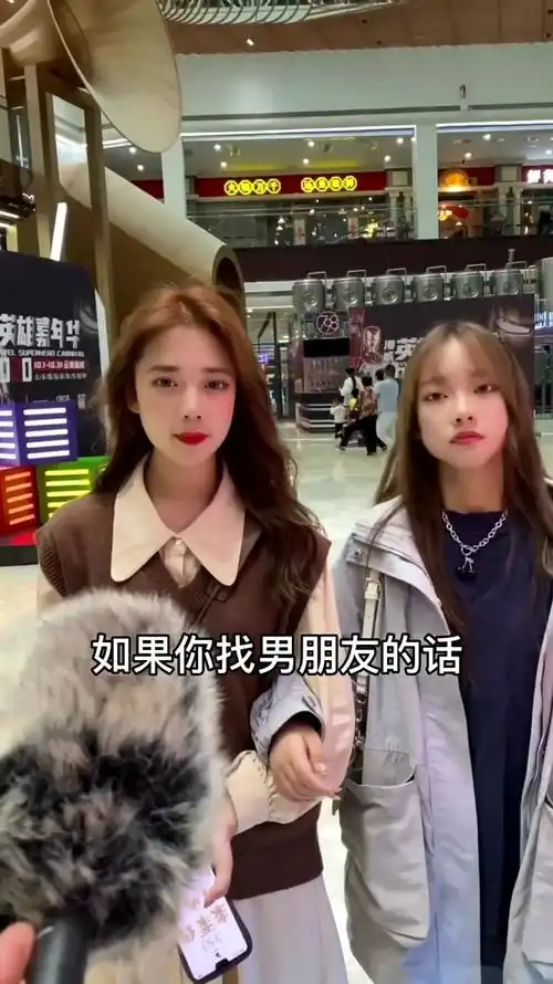 美女被问想找什么类型的男朋友,是小狼狗类型还是小奶狗类型,美女的回答亮了
