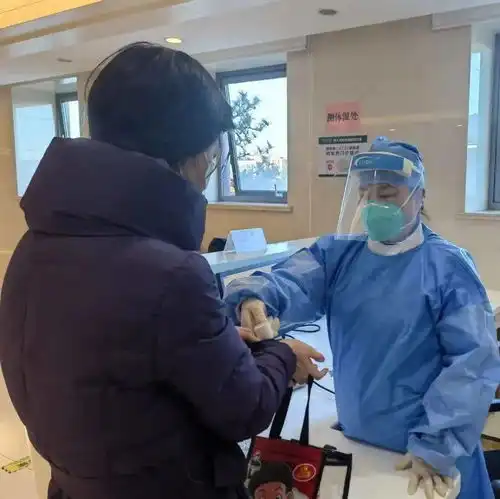 值守有我医路守候假日门诊全面启动广医人守护您的健康假期
