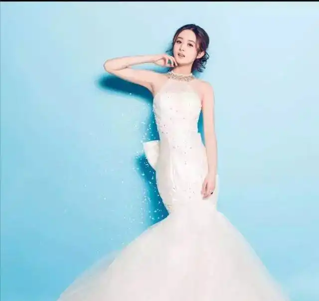 赵丽颖美成人鱼公主,热巴不愧胖迪之称,婚纱照美美美
