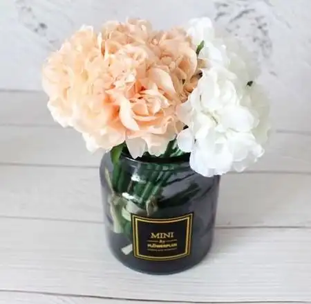 这些北欧摆件摆在家里增添几分色彩
